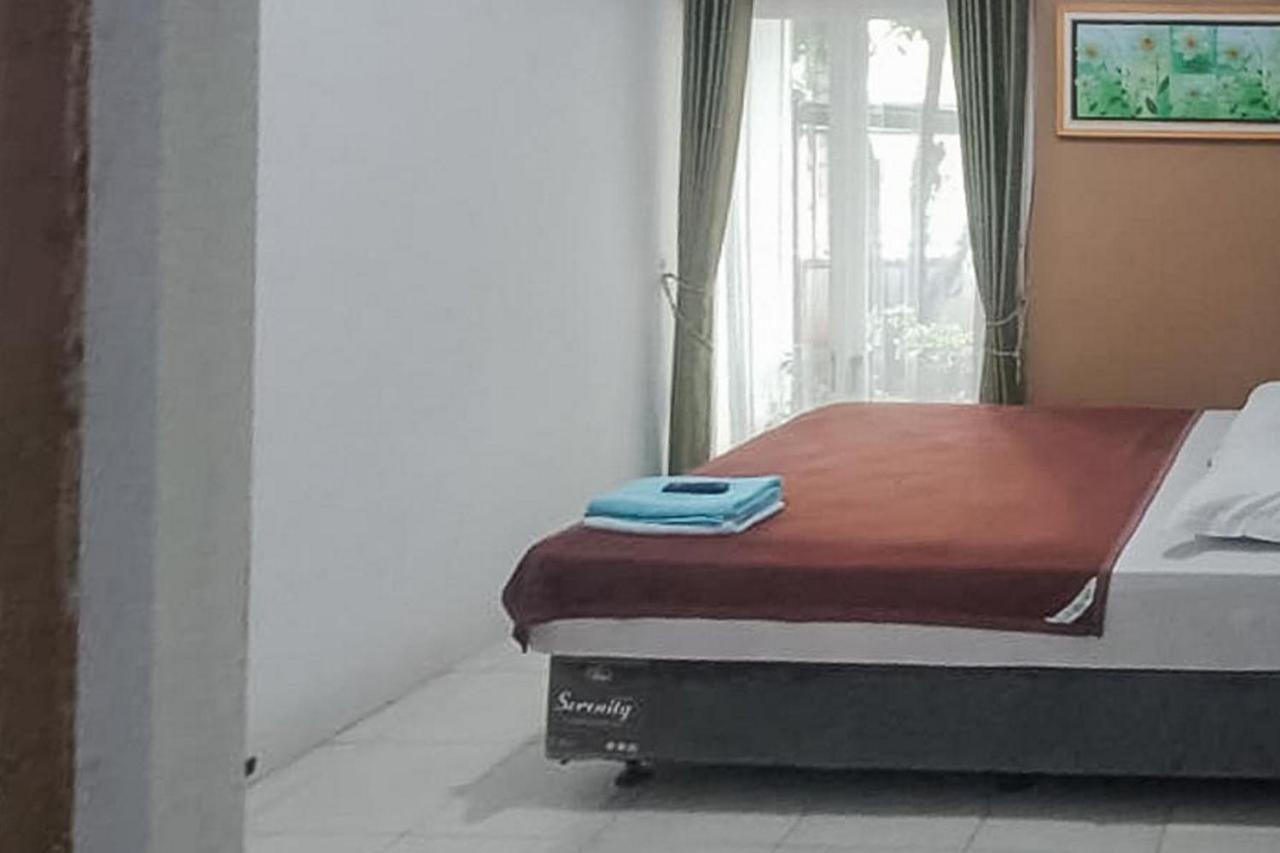 Syafa Homestay Syariah Mitra Reddoorz Tuban  Exterior photo