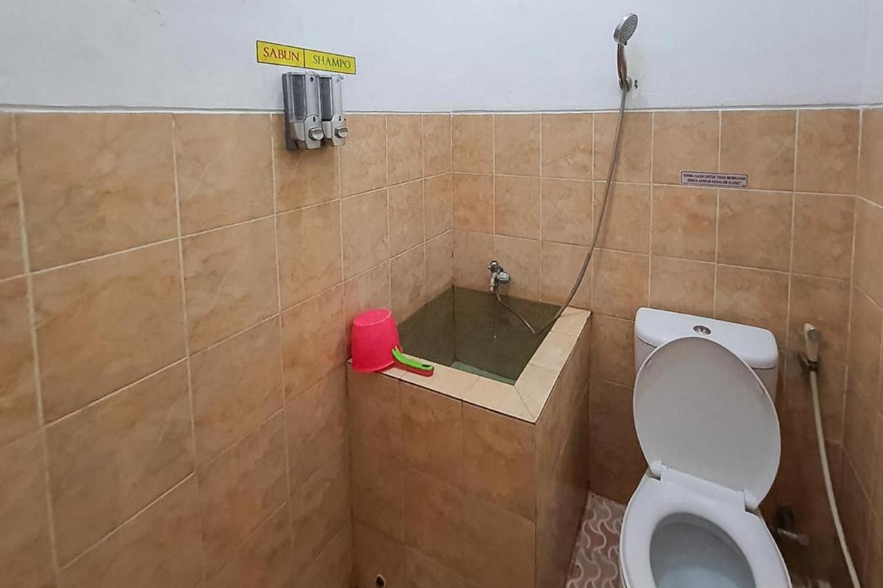 Syafa Homestay Syariah Mitra Reddoorz Tuban  Exterior photo